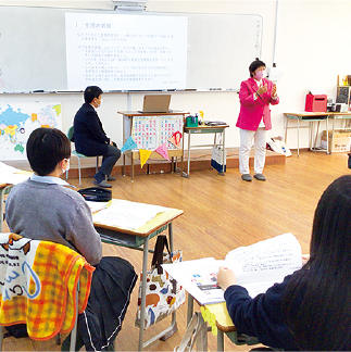 女性議員による出張授業