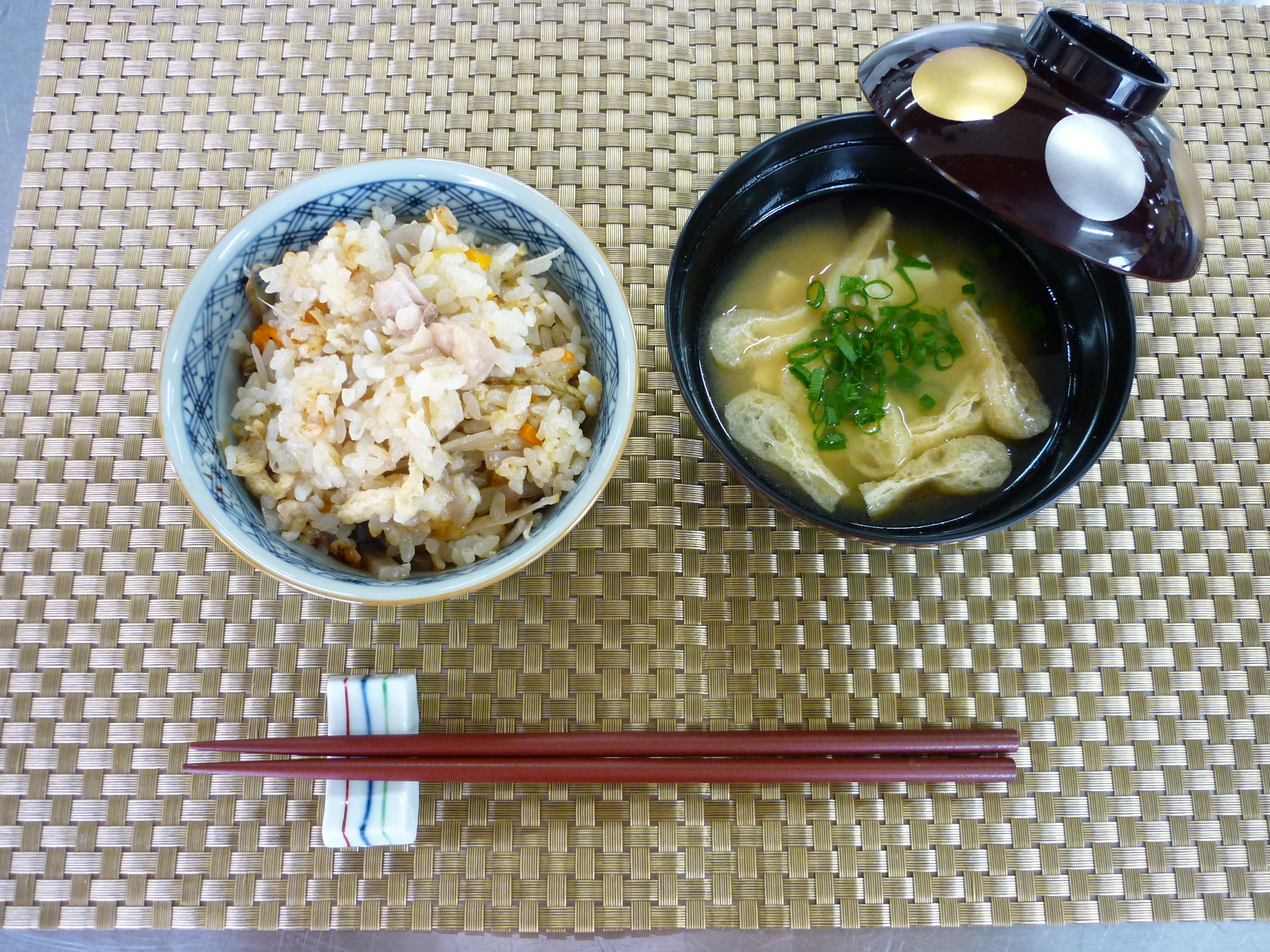 炊き込みご飯、味噌汁