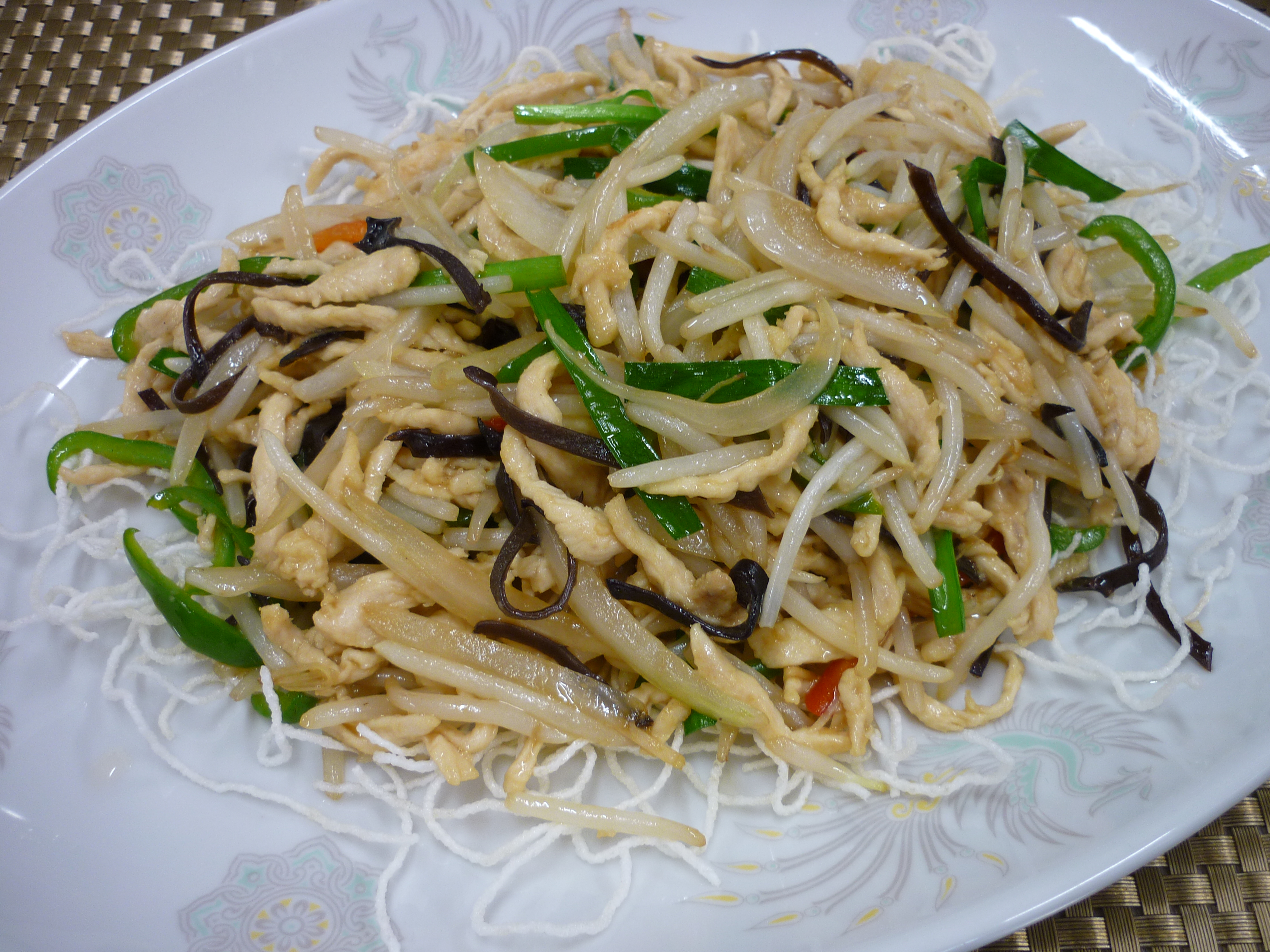 銀芽炒鶏絲（もやしと鶏肉の炒め物）