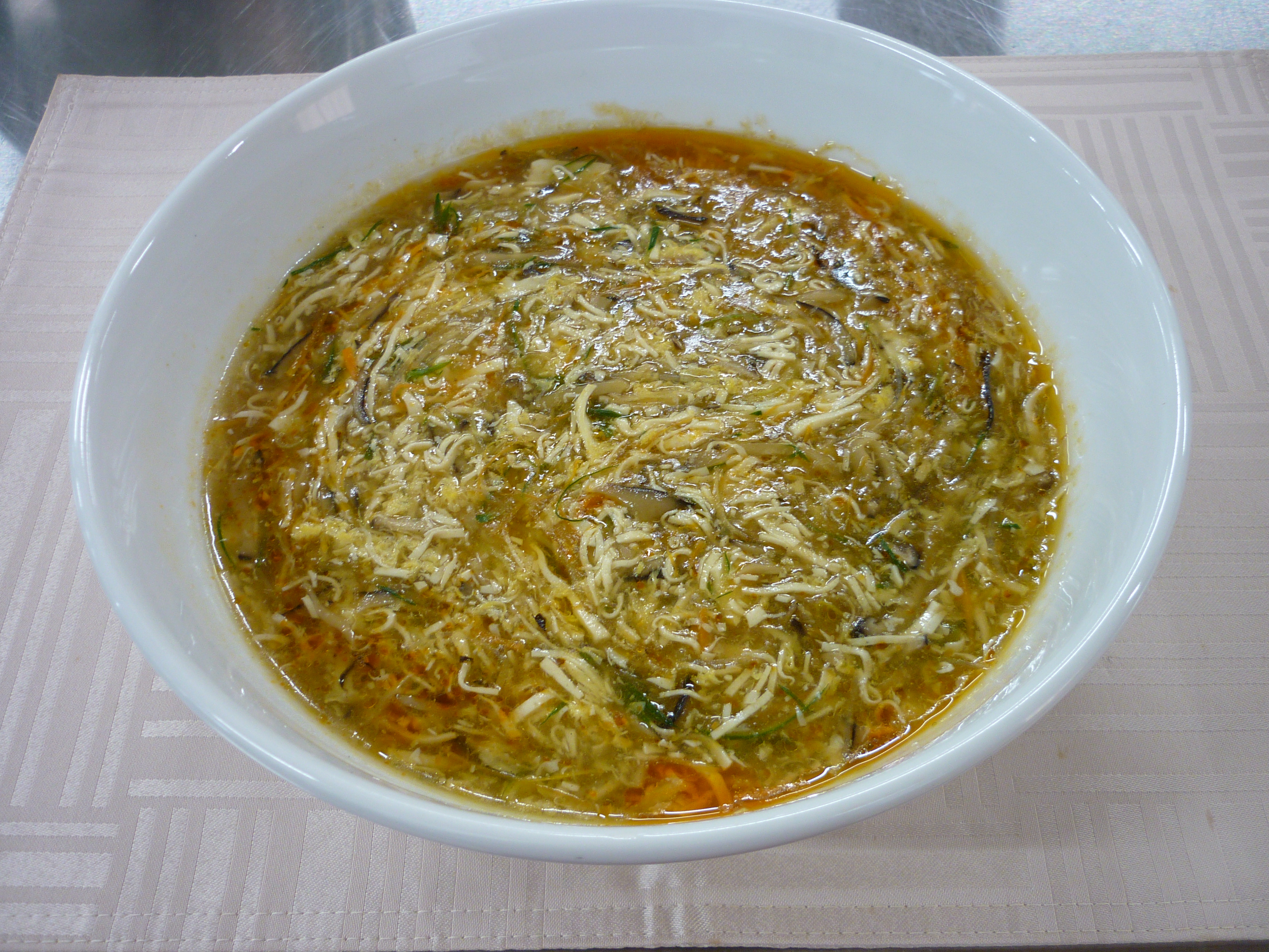 酸辣三絲湯（三種の細切り野菜入り酸辣湯）