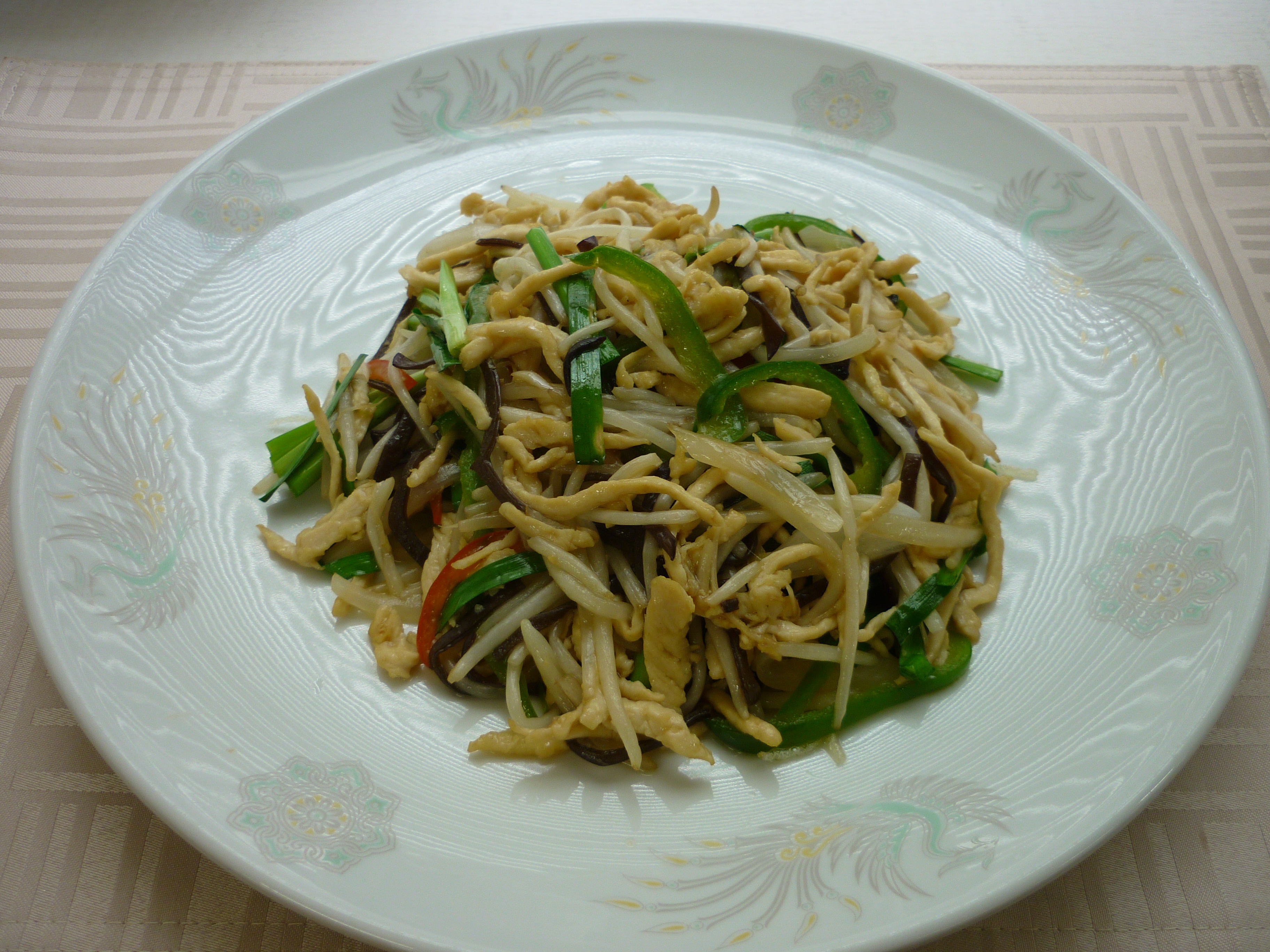 銀芽炒鶏絲（もやしと鶏肉の細切り炒め）