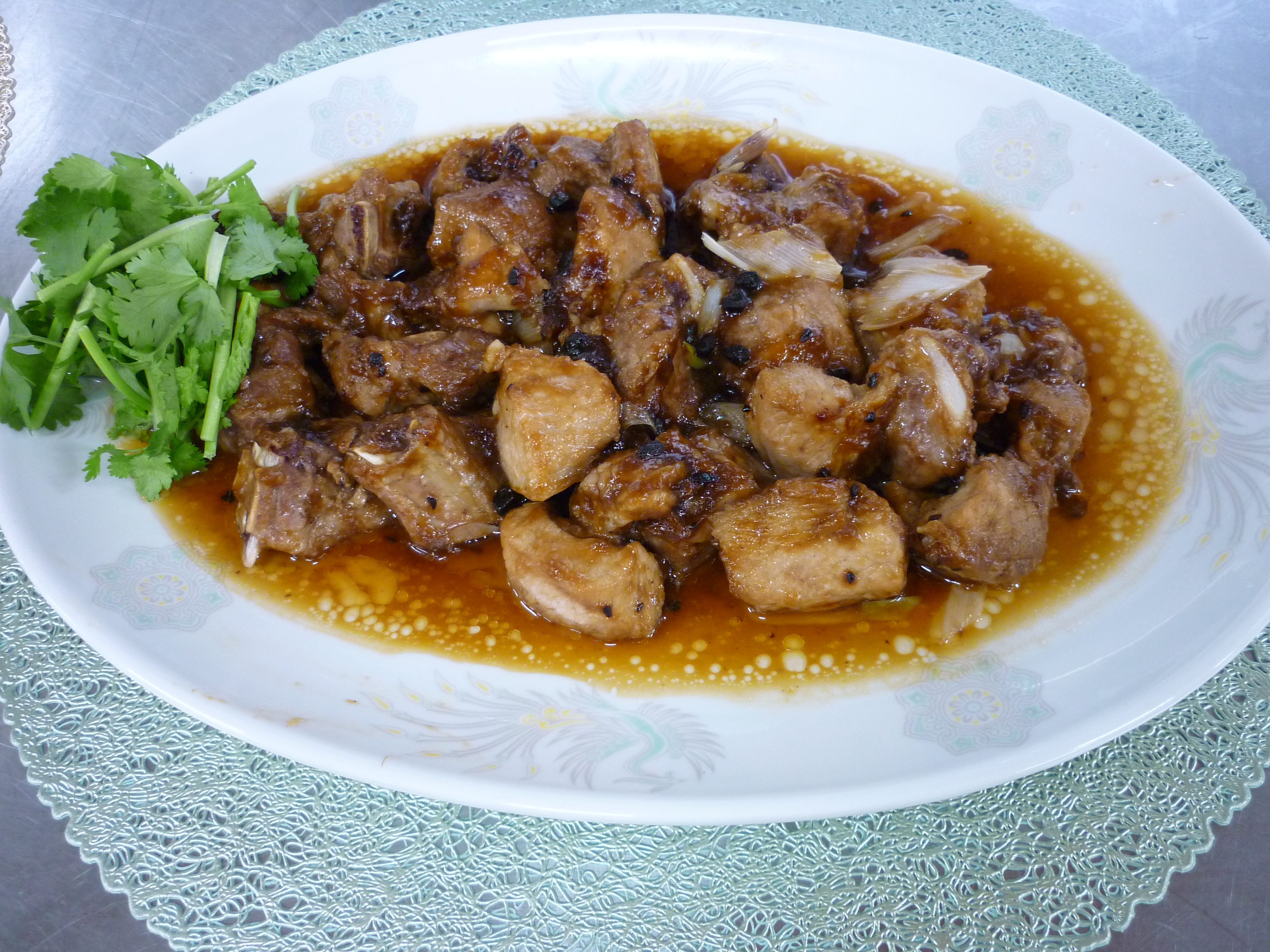 豉汁蒸排骨（スペアリブの豆豉ソースがけ）